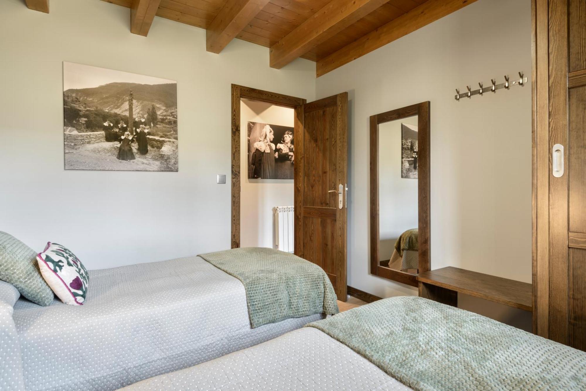 Casa Otal Lägenhet Jaca Exteriör bild